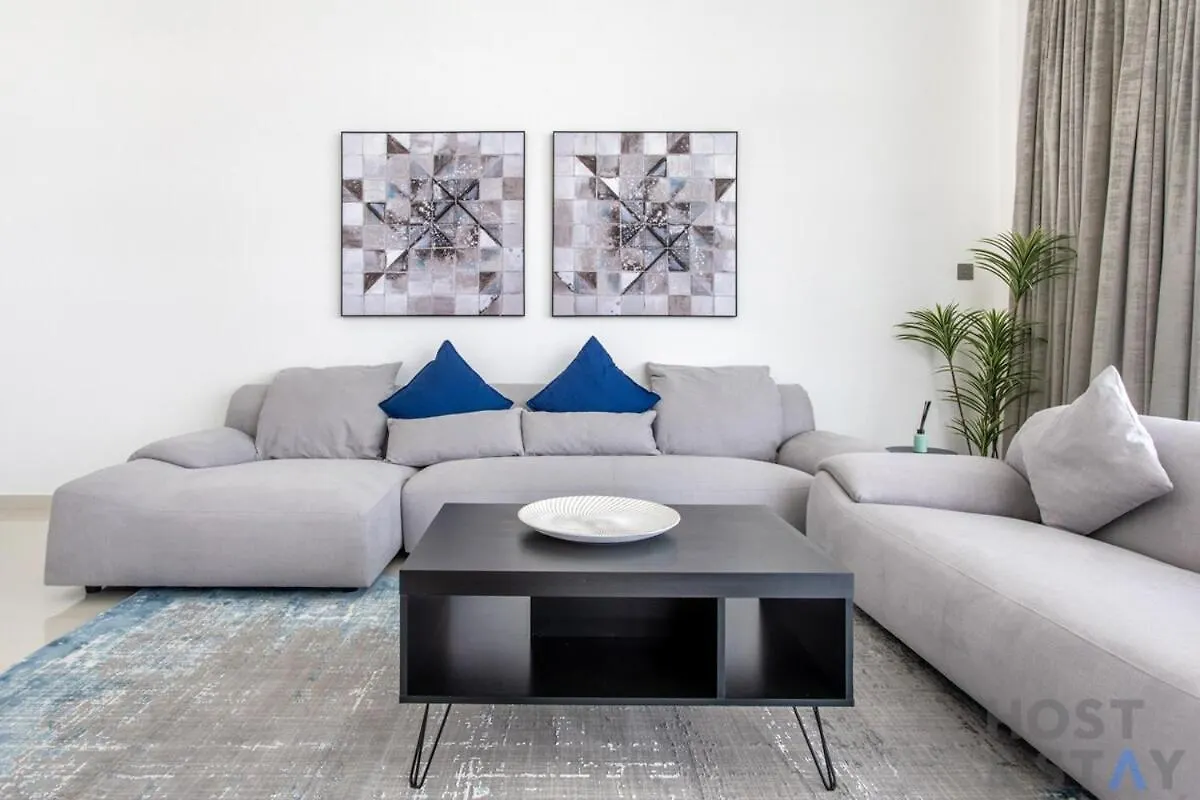Apartment Boutique 2Br At Damac Hills, Dubai - Host & Stay