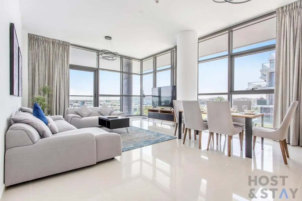 Boutique 2Br At Damac Hills, Dubai - Host & Stay